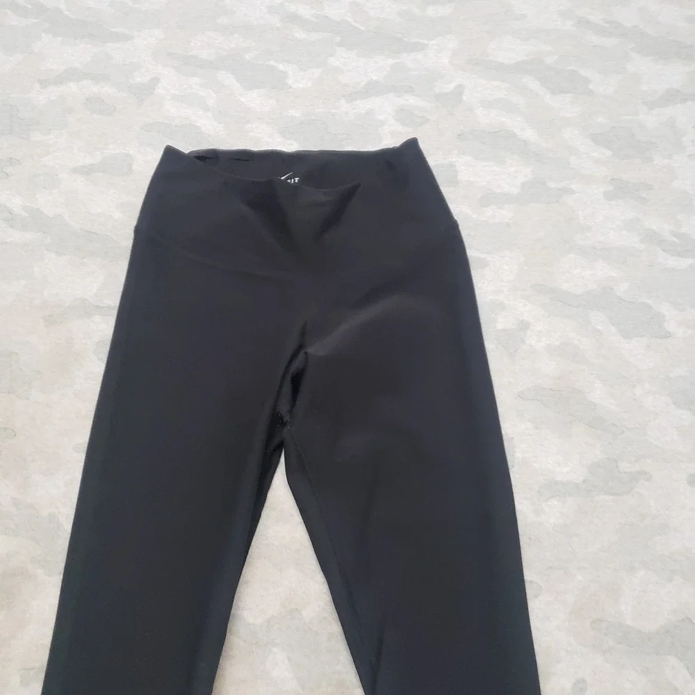 Nike Capri Leggings Womens Medium Black Dri-Fit Pull On Running Gym Yoga Outdoor